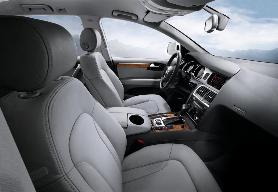 Интерьер Audi Q7 3.6 Quattro (4L) 2006 года  (NA) (фото 7 из 10)